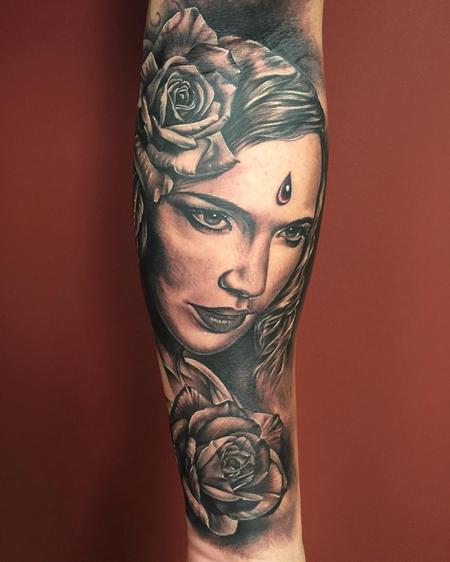 Yarda - Realistic Woman and Flowers in Black and Gray