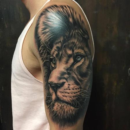 Tattoos - Realistic Lion Face in Black and Gray - 129136