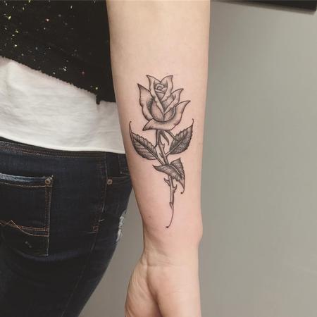 Tattoos - Rosa Fine Line en Negro - 131593