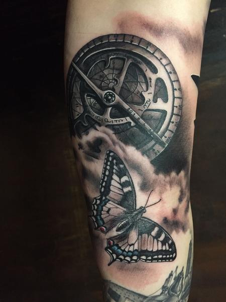 Yarda - Realistic Compass and Butterfly in Black and Gray