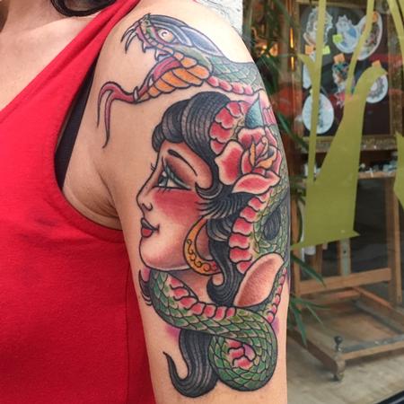 Tattoos - Chica con Serpiente Estilo Tradicional a Color - 130285