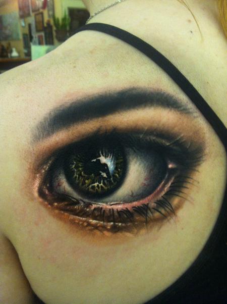 Tattoos - realistic eye on shoulder blade - 73996