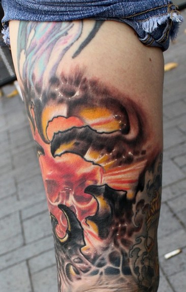 Ty McEwen - bioorganic glow skull tattoo