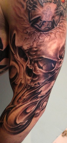 Ty McEwen - skull tattoo