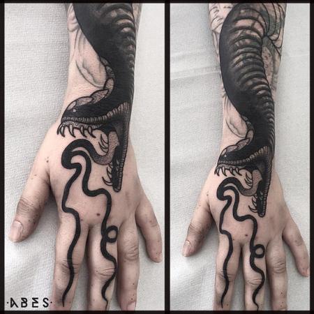 Tattoos - snake hand - 119868