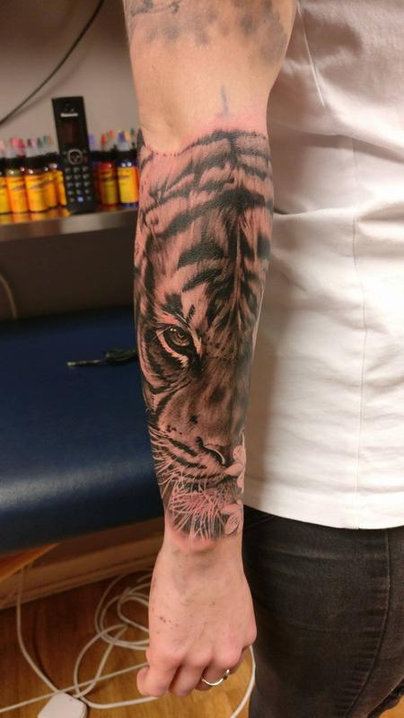 Tattoos - Realistic tiger tattoo - 128354